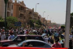 مسيرة ضخمة بالتجمع الخامس في جمعة "الحسم" (صور)