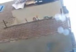 بالفيديو مسيرة شبرا تزور بيت الشهيد محمد صبري وكلمات أمه تبكي الجميع