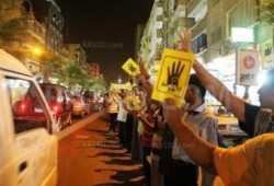 سلسلة بشرية بشارع البيطاش بالاسكندرية رفضا للانقلاب العسكري وكسر حظر التجول (فيديو)