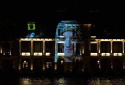 من إبداعات الأتراك: ليزر يرسم وجه الشهيدة أسماء البلتاجي على القنصلية المصرية