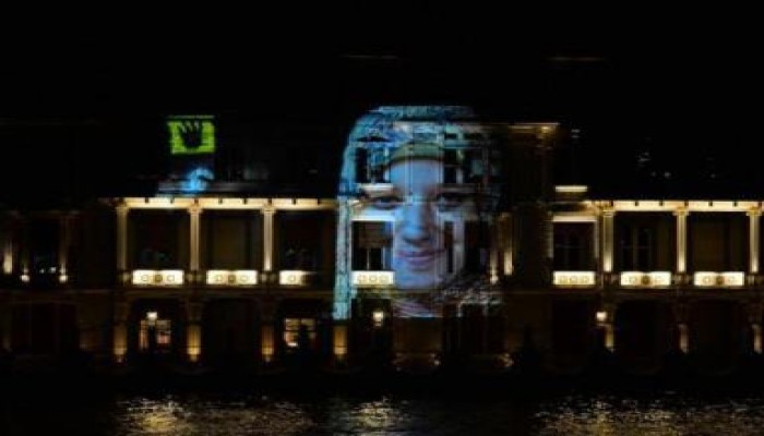 من إبداعات الأتراك: ليزر يرسم وجه الشهيدة أسماء البلتاجي على القنصلية المصرية