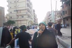 أم شهيدين تلهب حماس المشاركين في مسيرة بالاسماعيلية (فيديو)