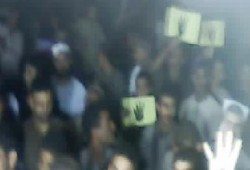 مسيرة ليلية بقرية دلجا بالمنيا لكسر حظر تجوال العسكر (فيديو)