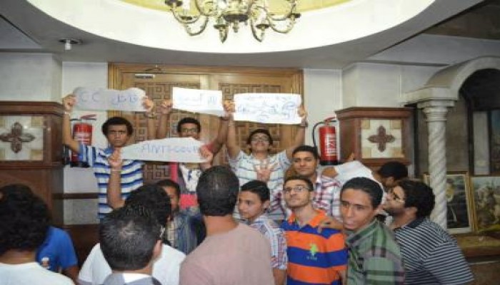 صورة وتعليق .. من داخل الكنيسة "رجالة مرسي في كل مكان"