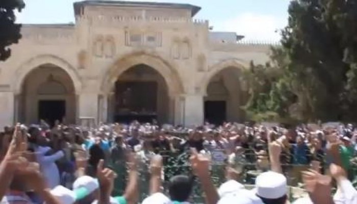 المرابطون دفاعا عن المسجد الأقصى يهتفون لمصر من داخل ساحات المسجد