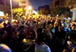 مسيرة ليلية حاشدة لكسر حظر التجوال بعين شمس (فيديو)
