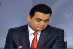 مكالمة مؤثرة مع والدة احد المفقودين من فض اعتصام رابعة تبكى مذيع الجزيرة وضيفه