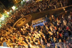 مسيرة غير مسبوقة ببني سويف ومدرعات الجيش تنسحب من أمام الطوفان البشري