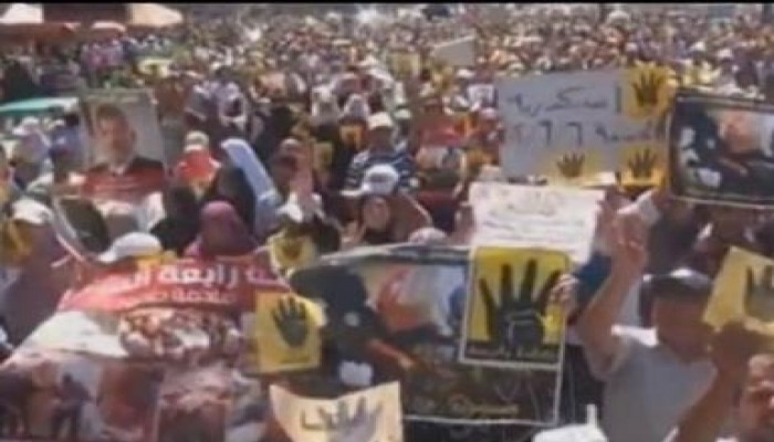 بالفيديو .. مئات الآلاف في 25 مسيرة بالإسكندرية فى مليونية "الشعب يحمي ثورتة"