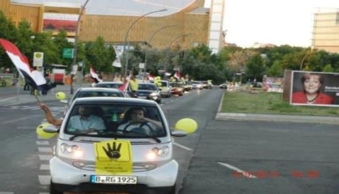 مسيرة سيارات ضخمة في برلين رفضا للانقلاب العسكري ودعما للشرعية