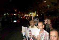 سلسلة بشرية رفضا لحكم العسكر بشارع البيطاش غرب الاسكندرية بمشاركة نسائية واسعة (صور)