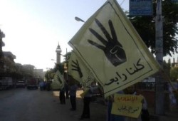 "مع اشراقة نهار مليونية الحرائر": سوهاج تنظم سلسلة بشرية لرفض الانقلاب العسكري (صور)