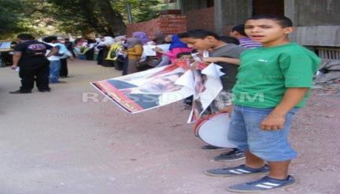 وقفة احتجاجية لطلاب المدارس بعنوان رفضا للانقلاب