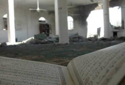 هكذا يتعامل السيسي مع المساجد: آثار قصف ميليشيات السيسي لبيت الله في سيناء (صور)