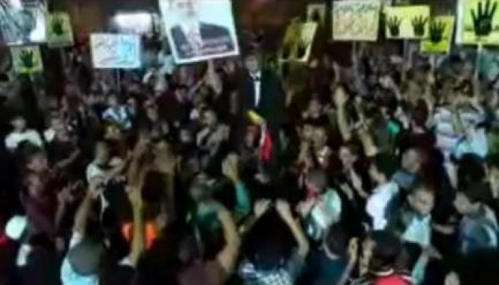 زفة عروسين ببورسعيد تتحول لمظاهرة رافضة للانقلاب (فيديو)