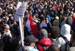 تزايد أعداد المتظاهرين الى مئات الألاف بعد ألتحام مسيرات الجيزة بشارع فيصل