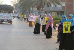سلسلة بشرية من المحلة إلى سمنود بالغربية في ذكرى مجزرة فض رابعة (صور)