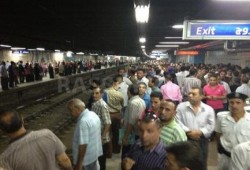 ازدحام بمحطات المترو مع أولى ساعات الاعتصام داخله ضد الانقلاب