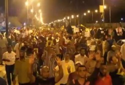 مسيرة ليلية حاشدة بالسويس رفضا للانقلاب العسكري ومجازره الدموية (فيديو)