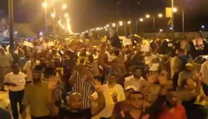 مسيرة ليلية حاشدة بالسويس رفضا للانقلاب العسكري ومجازره الدموية (فيديو)