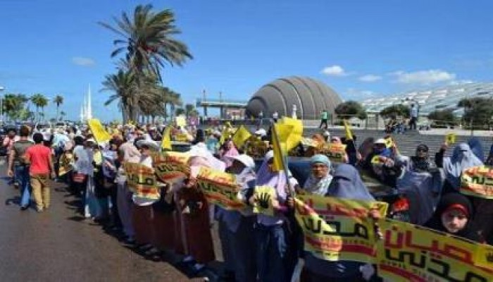 مسيرة نسائية نهارية بالاسكندرية ضد الانقلاب العسكري (صور)