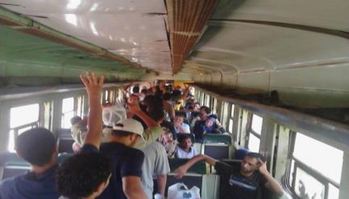 شباب ضد الإنقلاب  ينظم وقفة داخل قطار ميت غمر - زقازيق