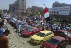 عشرات الآلاف يتظاهرون أمام النادي الأهلي دعما للشرعية