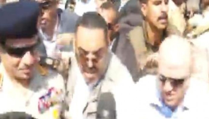 هروب السيسي الجبان من جنازة قتيل الداخلية (متلفز)