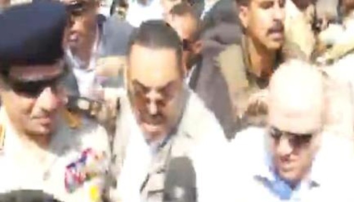 هروب السيسي الجبان من جنازة قتيل الداخلية (متلفز)