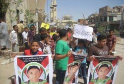 وقفة طلابية رافضة للانقلاب وللتنديد بمقتل أحد زملائهم أمام المعهد الثانوي الأزهري بطاميه