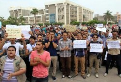 بالصور .. طلاب طب طنطا يتظاهرون ضد اعتقلات أساتذتهم وزملائهم