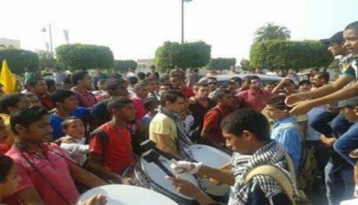 انتفاضة لطلاب الأزهر بالسويس أمام المنطقة الأزهرية