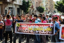 " طلاب ثانوي ضد الإنقلاب " يبدأون كفاحهم بوقفة أمام " الثانوية بنين بدمنهور "