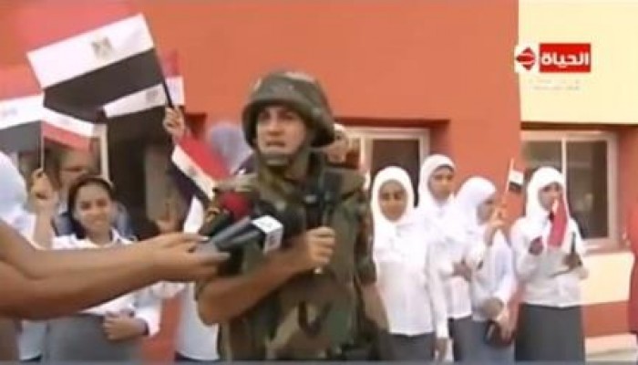 ضابط بالجيش للطلاب في طابور الصباح: نحن "الشرعية المسلحة"!!!! (فيديو)