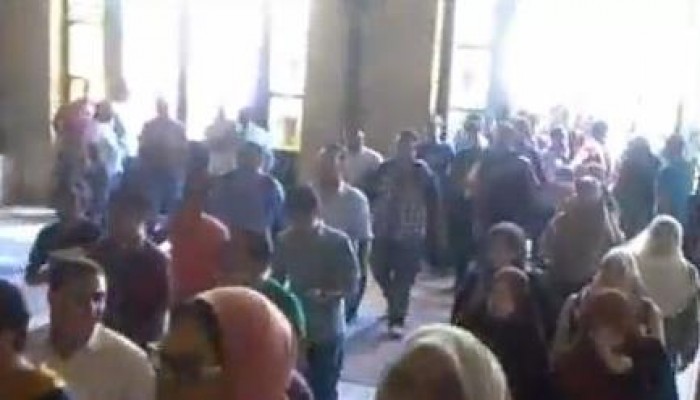 بالفيديو.. الطلاب يهتفوا ضد السيسي "الخائن" في مبني ادارة هندسة الاسكندرية