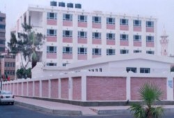 اعتصام طالبات مدرسة جامعة عين شمس داخل فناء المدرسة رفضاً للانقلاب