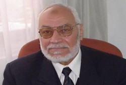 تدهور كبير في صحة "عاكف"  بسبب حبسه 22 ساعة انفرادي يوميا !