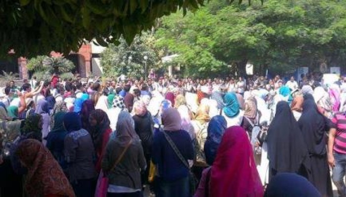 تظاهرات حاشدة في القصر العيني رفضا للانقلاب تهتف يا حكومة الطرطور حبسوا الطالب والدكتور