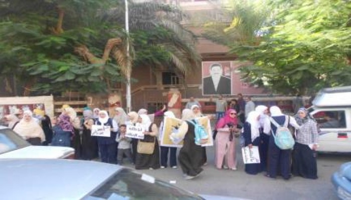 حركة "حقي الطلابية " بأسيوط تتظاهر ضد العسكر