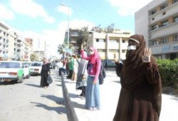 "حوريات ضد الإنقلاب" تبدأ كفاحها بوقفة أمام مديرية الصحة بدمنهور