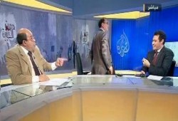 بالفيديو  انسحاب وائل قنديل من الجزيرة على الهوا بسبب تطاول محمود عطيه عليه وقلة أدبه