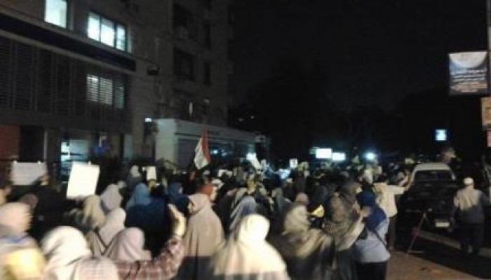 مسيرة ليلية حاشدة تنطلق من مسجد الرحمن بـ "المعادي" ضد الانقلاب العسكري (صور)