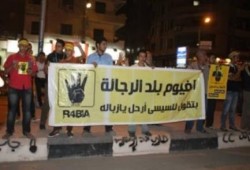 مسيرات وسلاسل بشرية بقرى ومراكز الفيوم رفضاً للانقلاب العسكري (صور)