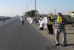 التحالف الوطني لدعم الشرعية بكفر الشيخ ينظم سلسلة بشرية علي طريق الحامول بلطيم صباح اليوم