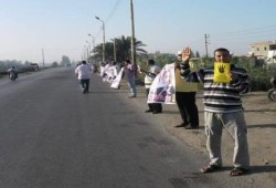 التحالف الوطني لدعم الشرعية بكفر الشيخ ينظم سلسلة بشرية علي طريق الحامول بلطيم صباح اليوم
