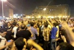 معارضو الانقلاب يباغتون العسكر بمظاهرة داخل ميدان التحرير تهتف "يسقط يسقط حكم العسكر"