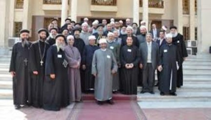 قضيحة الانقلاب  : قساوسة يحاضرون لمشايخ في بيت العائلة عن كيفية الخطاب الديني