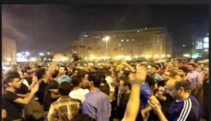 الشباب يحشدون بعفوية للتظاهر..وكلمة السر الساعة5