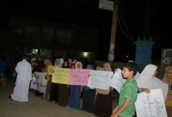 الفيوم: سلاسل بشرية ليلية بقرية مطرطارس رفضا للانقلاب (صور)