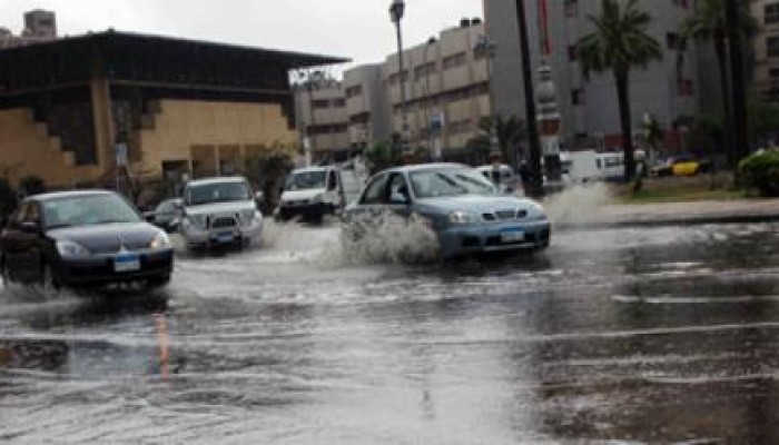 أمطار غزيرة تجتاح الأسكندرية وسط فرحة الأهالي